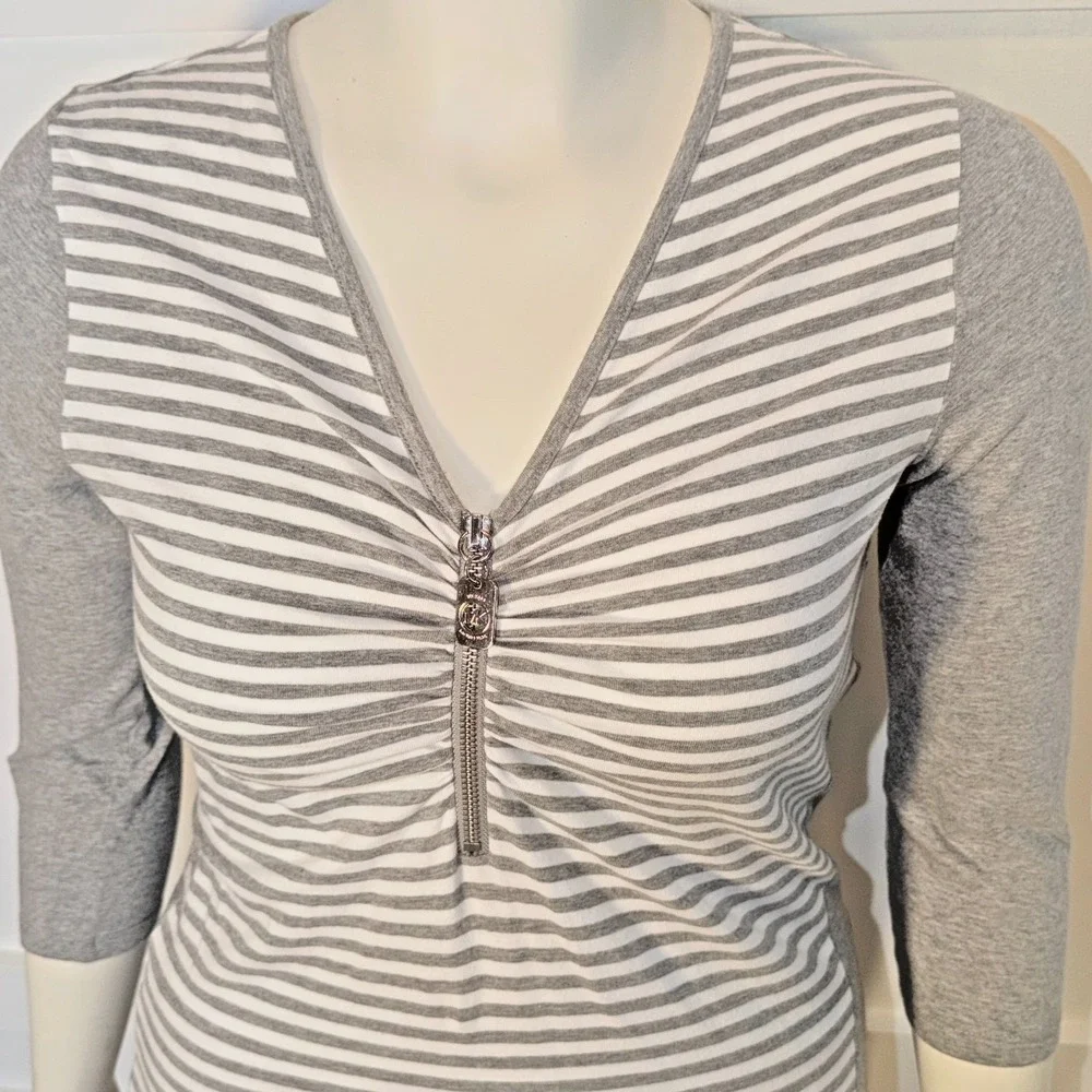 Michael Kors Top Blouse Womens L Gray White Stripe 1/2 Zip V-Neck  3/4 Sleeve